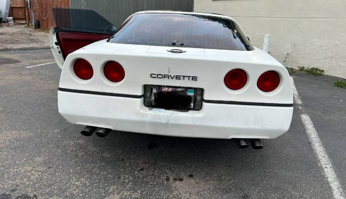 Chevrolet-Corvette-1985-White-Red-3