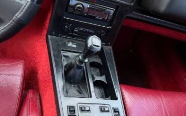 Chevrolet-Corvette-1985-White-Red-6