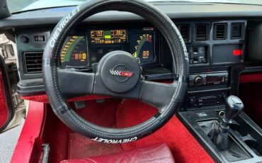 Chevrolet-Corvette-1985-White-Red-8