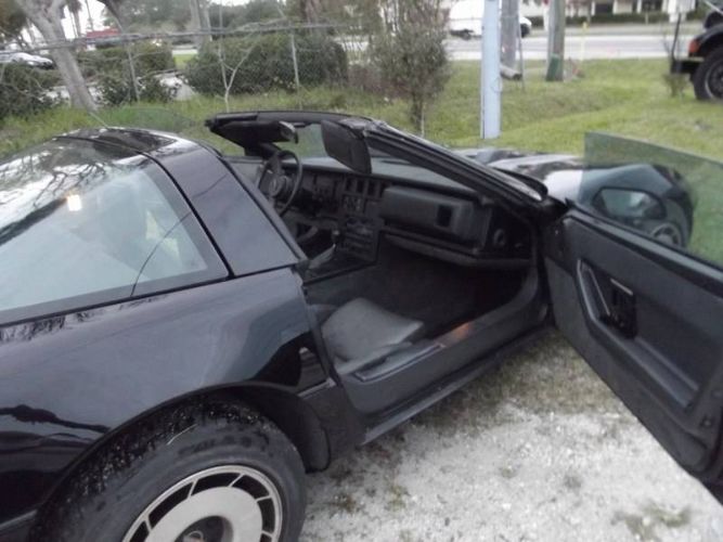Chevrolet-Corvette-1985