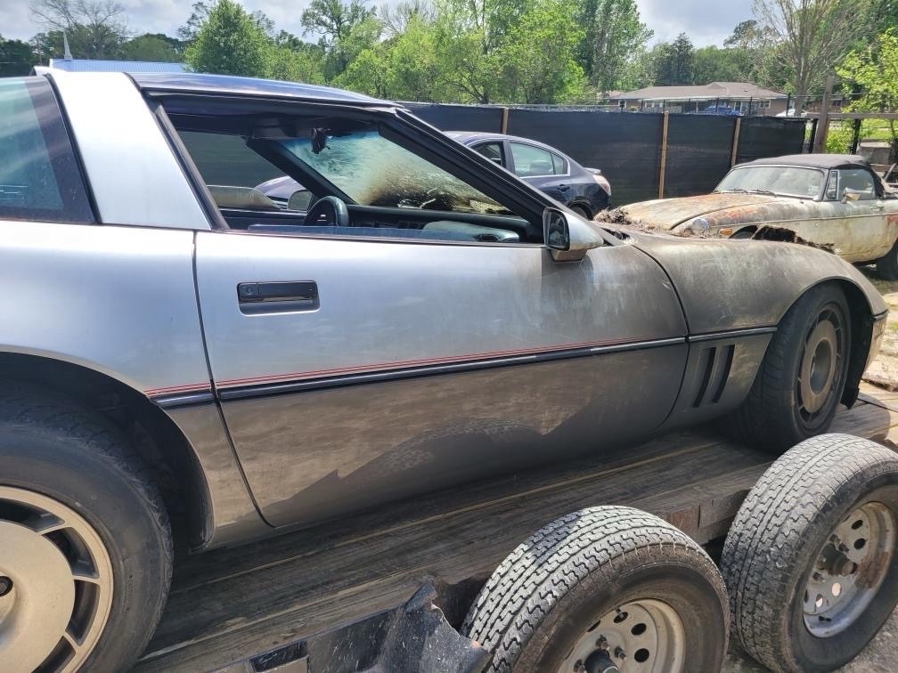 Chevrolet-Corvette-1986-2
