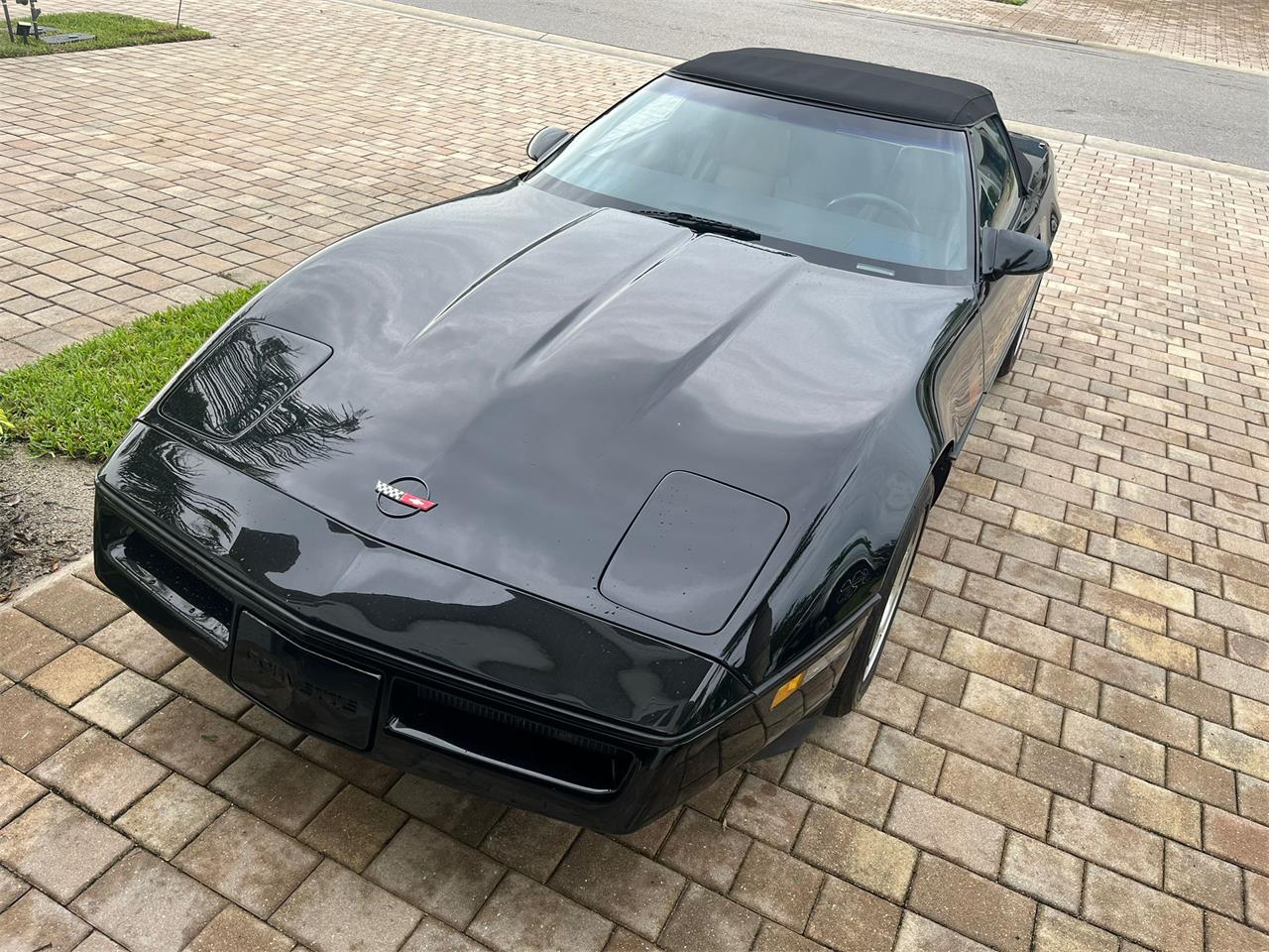 Chevrolet-Corvette-1986-Black-Beige-1