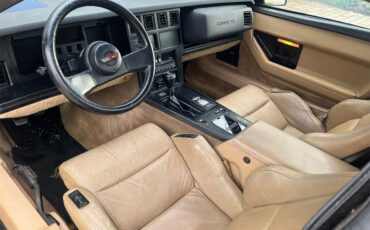 Chevrolet-Corvette-1986-Black-Beige-4