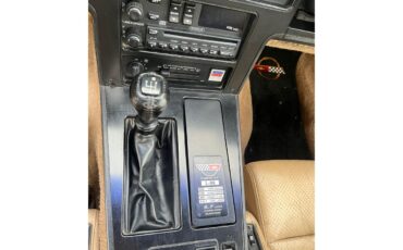 Chevrolet-Corvette-1986-Black-Beige-5