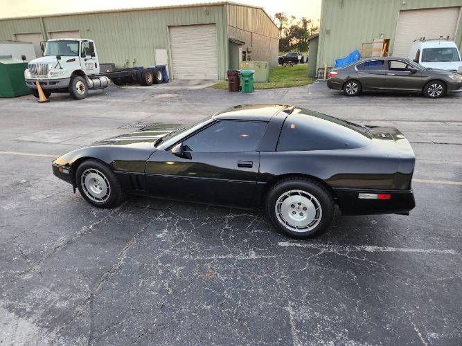 Chevrolet-Corvette-1986-Black-Gray-2