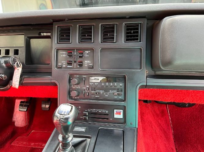 Chevrolet-Corvette-1986-Bright-Red-8