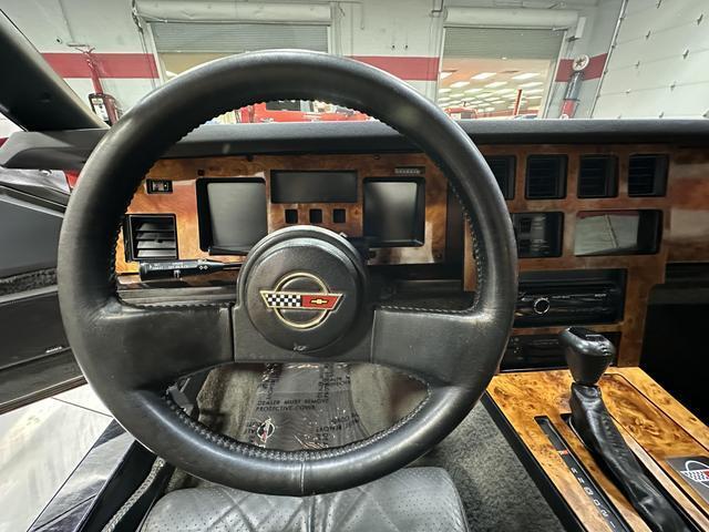 Chevrolet-Corvette-1986-Convertible-10