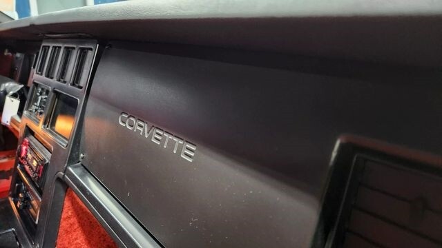 Chevrolet-Corvette-1986-Convertible-10
