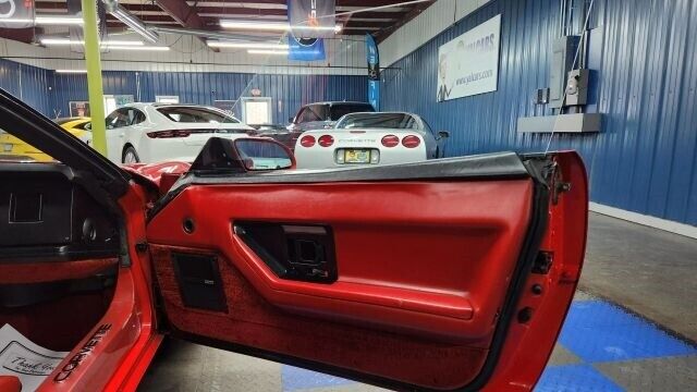 Chevrolet-Corvette-1986-Convertible-15
