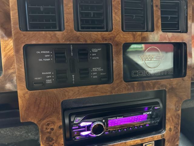 Chevrolet-Corvette-1986-Convertible-16