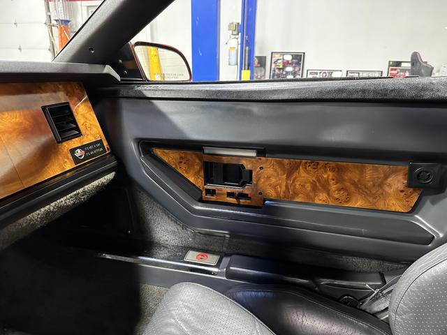 Chevrolet-Corvette-1986-Convertible-18