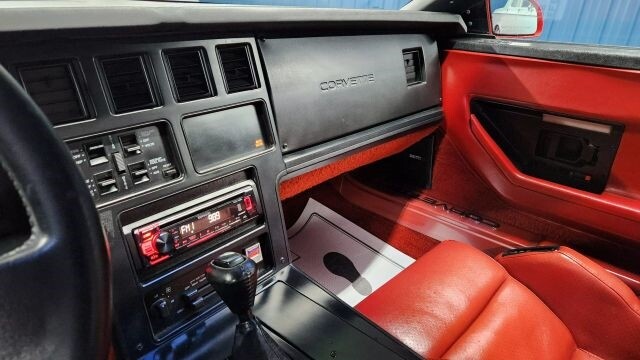 Chevrolet-Corvette-1986-Convertible-21