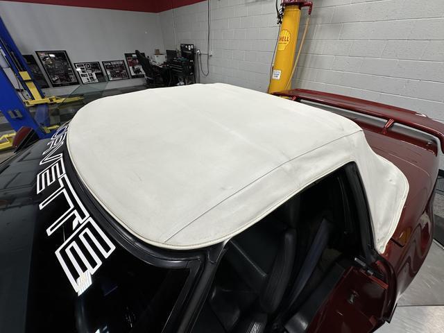 Chevrolet-Corvette-1986-Convertible-38