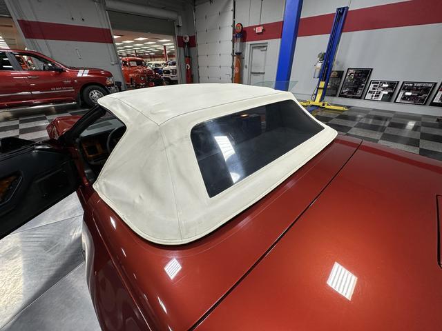 Chevrolet-Corvette-1986-Convertible-39
