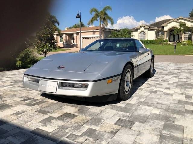 Chevrolet-Corvette-1986-Silver-Metallic-GrayCharcoal-1