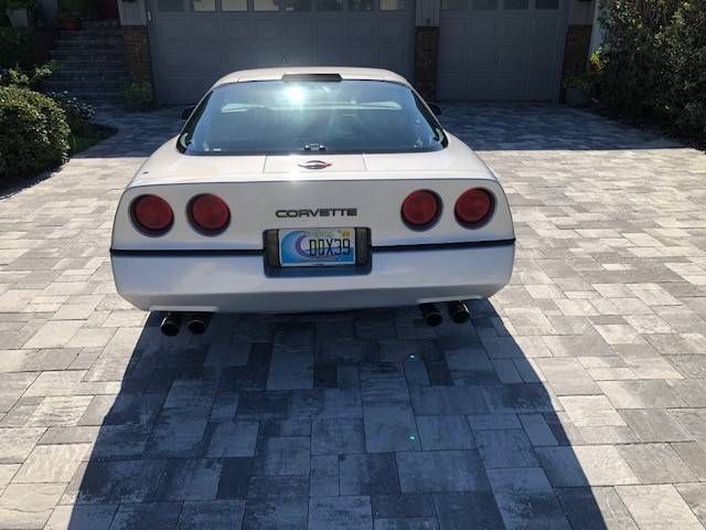 Chevrolet-Corvette-1986-Silver-Metallic-GrayCharcoal-6