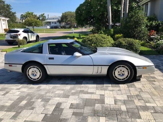 Chevrolet-Corvette-1986-Silver-Metallic-GrayCharcoal-7