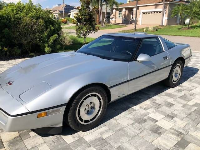 Chevrolet-Corvette-1986-Silver-Metallic-GrayCharcoal-8