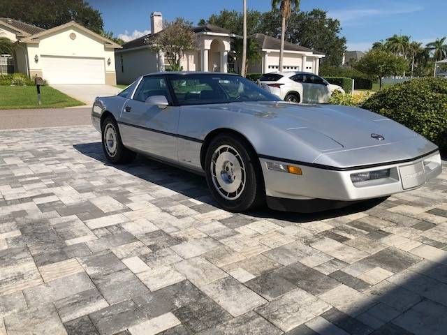 Chevrolet-Corvette-1986-Silver-Metallic-GrayCharcoal-9