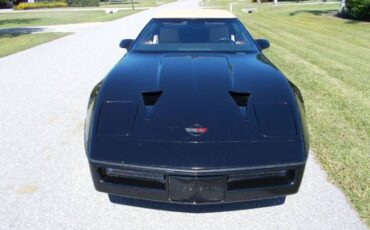 Chevrolet-Corvette-1987-Black-2