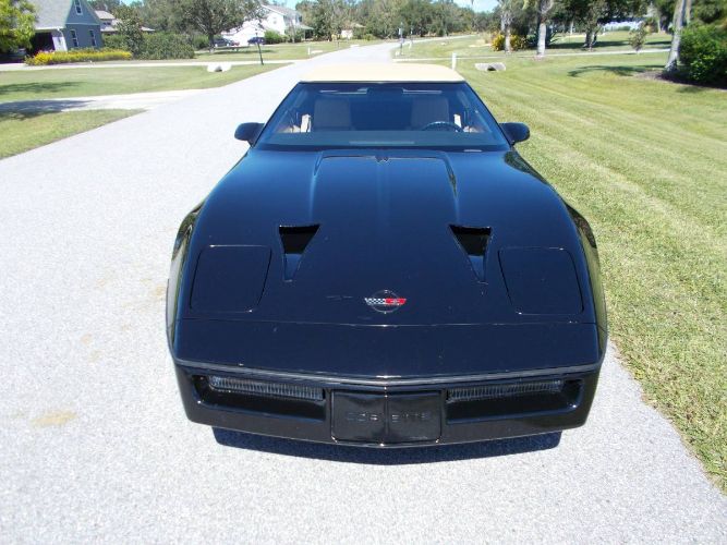 Chevrolet-Corvette-1987-Black-2