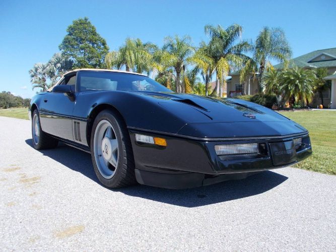 Chevrolet-Corvette-1987-Black-4