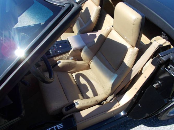 Chevrolet-Corvette-1987-Black-6