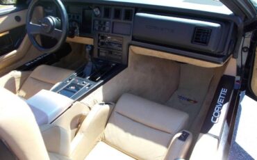 Chevrolet-Corvette-1987-Black-8
