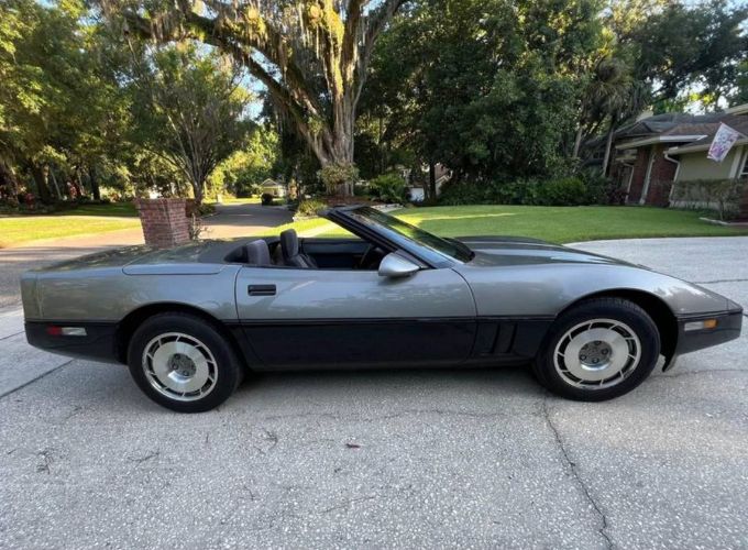 Chevrolet-Corvette-1987-Dark-Gray-MetallicB-Gray-Houndstooth-1