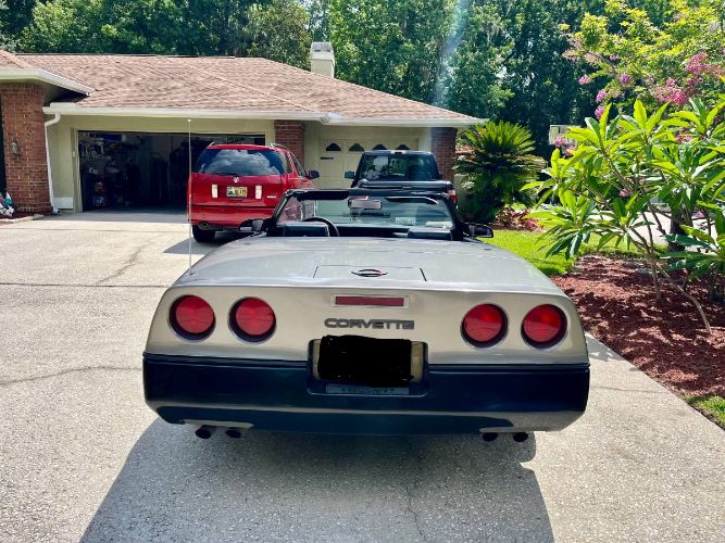 Chevrolet-Corvette-1987-Dark-Gray-MetallicB-Gray-Houndstooth-4