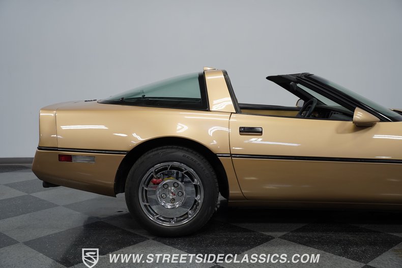 Chevrolet-Corvette-1987-Gold-Metallic-Saddle-1