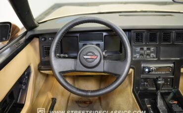 Chevrolet-Corvette-1987-Gold-Metallic-Saddle-2