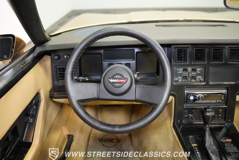 Chevrolet-Corvette-1987-Gold-Metallic-Saddle-2