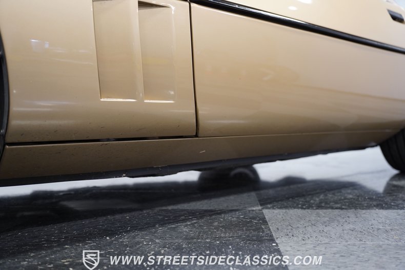 Chevrolet-Corvette-1987-Gold-Metallic-Saddle-32
