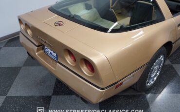 Chevrolet-Corvette-1987-Gold-Metallic-Saddle