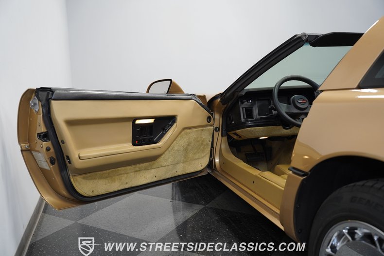 Chevrolet-Corvette-1987-Gold-Metallic-Saddle-38