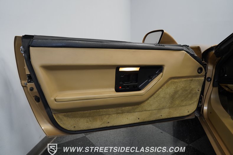 Chevrolet-Corvette-1987-Gold-Metallic-Saddle-39