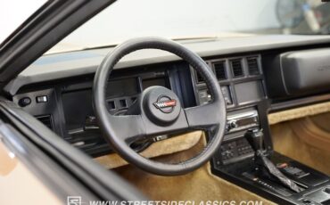 Chevrolet-Corvette-1987-Gold-Metallic-Saddle-40