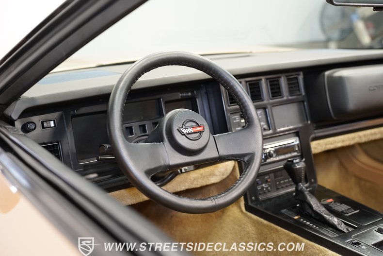 Chevrolet-Corvette-1987-Gold-Metallic-Saddle-40