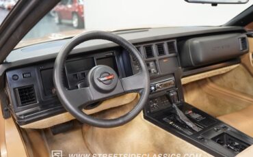 Chevrolet-Corvette-1987-Gold-Metallic-Saddle-42