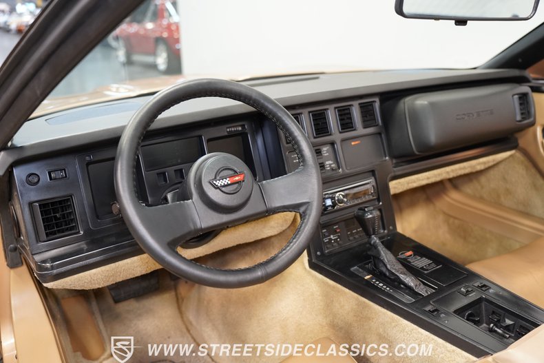 Chevrolet-Corvette-1987-Gold-Metallic-Saddle-42