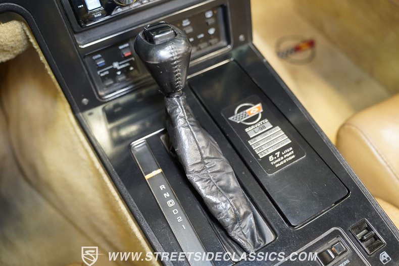 Chevrolet-Corvette-1987-Gold-Metallic-Saddle-45