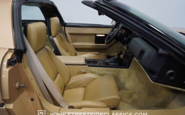Chevrolet-Corvette-1987-Gold-Metallic-Saddle-46