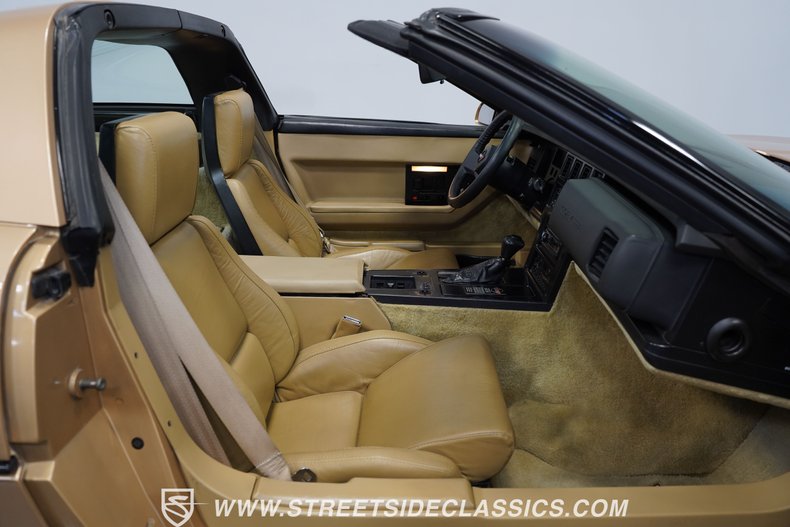 Chevrolet-Corvette-1987-Gold-Metallic-Saddle-46