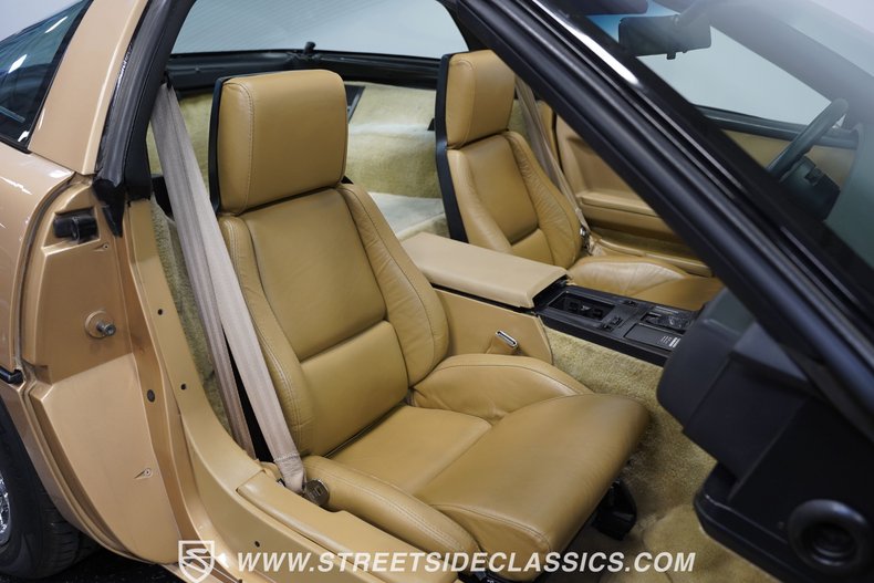 Chevrolet-Corvette-1987-Gold-Metallic-Saddle-47