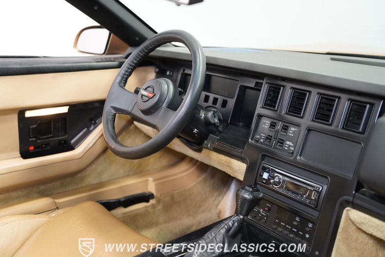 Chevrolet-Corvette-1987-Gold-Metallic-Saddle-49