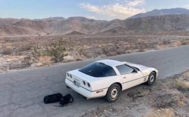 Chevrolet-Corvette-1987-White-2