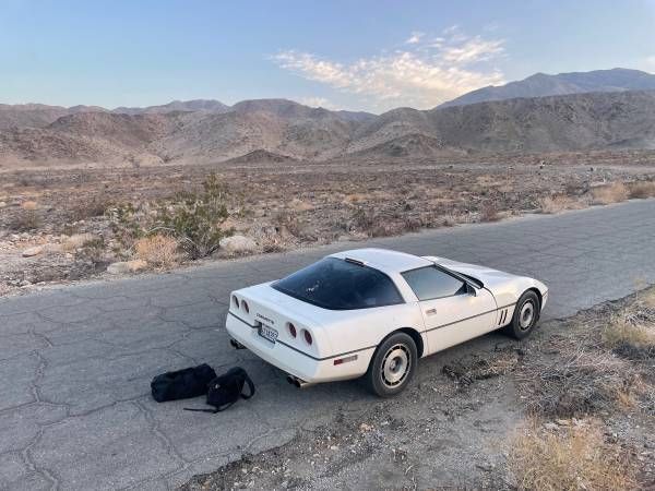 Chevrolet-Corvette-1987-White-2