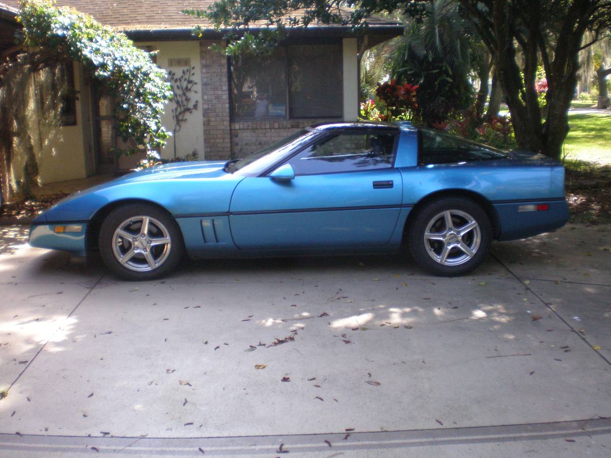 Chevrolet-Corvette-1987-blue-1