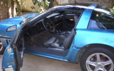 Chevrolet-Corvette-1987-blue-3